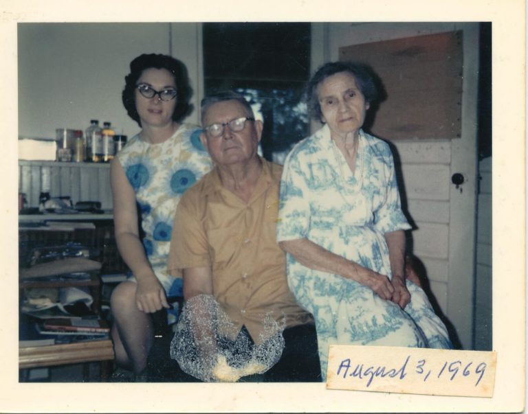 1969-08-03 Nana, Papa, Grandma at Lamasco