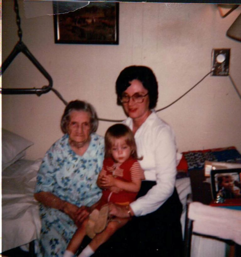 1981-06 Aunt Florence 92, Mom 50, Andrea 19 mos.
