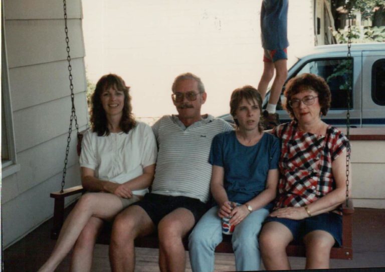 1994-08 Cindy, Tony, Pam, Nana